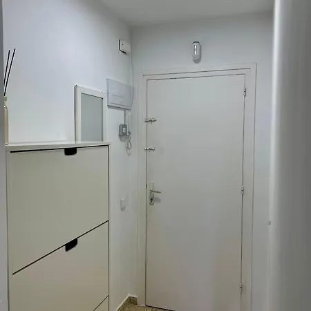 1 Min From Segur De Калафелл